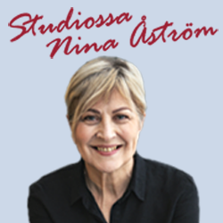 Studiossa Nina Åström